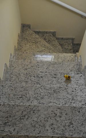 Casa à venda com 135m², 3 quartos e 3 vagasEscada