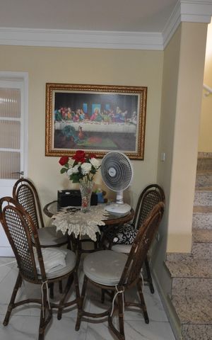 Casa à venda com 135m², 3 quartos e 3 vagasSala