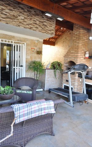 Casa à venda com 135m², 3 quartos e 3 vagasVaranda gourmet