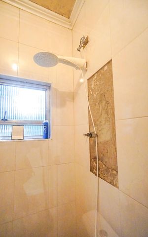 Casa à venda com 80m², 2 quartos e 2 vagas Casa à venda com 80m², 2 quartos e 2 vagasBanheiro