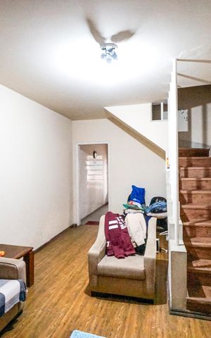 Casa à venda com 80m², 2 quartos e 2 vagas Casa à venda com 80m², 2 quartos e 2 vagasSala