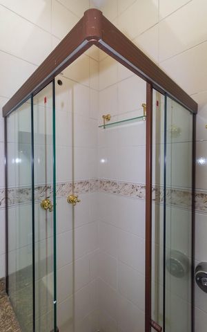 Casa à venda com 451m², 6 quartos e 14 vagas Casa à venda com 451m², 6 quartos e 14 vagasBanheiro da Suíte 1
