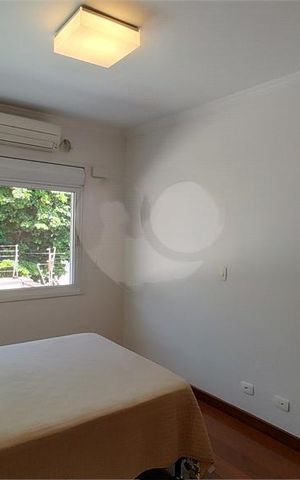 Casa à venda com 260m², 4 quartos e 4 vagas