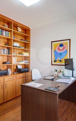 Casa à venda com 260m², 4 quartos e 4 vagas