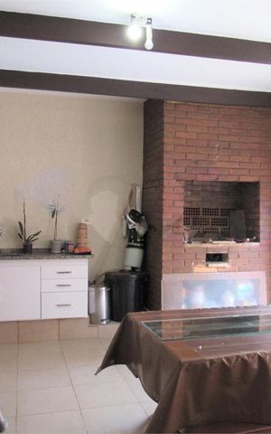 Casa à venda com 225m², 4 quartos e 2 vagas