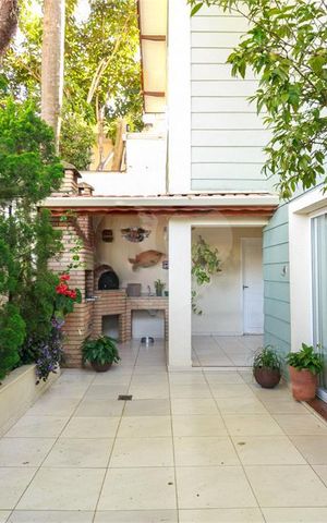 Casa à venda com 214m², 4 quartos e 4 vagas