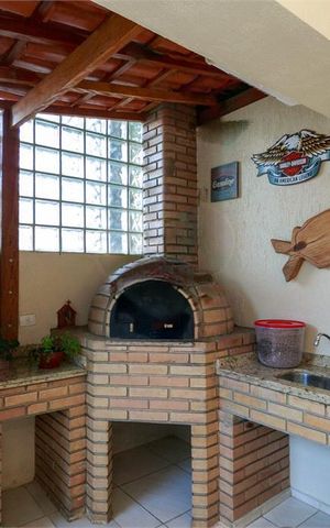 Casa à venda com 214m², 4 quartos e 4 vagas