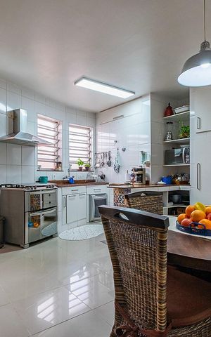 Casa à venda com 300m², 3 quartos e 4 vagas Casa à venda com 300m², 3 quartos e 4 vagasCozinha