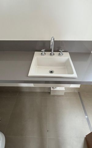 Apartamento à venda com 88m², 2 quartos e 2 vagas Apartamento à venda com 88m², 2 quartos e 2 vagasBanheiro da Suíte