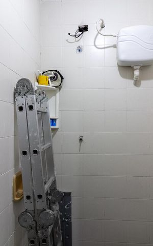 Casa à venda com 300m², 4 quartos e 4 vagasBanheiro de Serviço