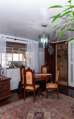 Casa de condomínio à venda com 229m², 4 quartos e 2 vagas Casa de condomínio à venda com 229m², 4 quartos e 2 vagasSala
