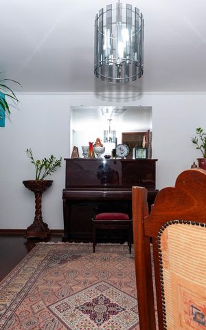 Casa de condomínio à venda com 229m², 4 quartos e 2 vagas Casa de condomínio à venda com 229m², 4 quartos e 2 vagasSala