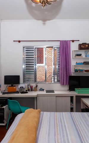 Casa de condomínio à venda com 229m², 4 quartos e 2 vagas Casa de condomínio à venda com 229m², 4 quartos e 2 vagasQuarto 2