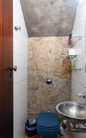 Casa de condomínio à venda com 229m², 4 quartos e 2 vagas Casa de condomínio à venda com 229m², 4 quartos e 2 vagasLavabo