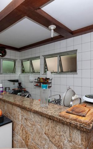 Casa de condomínio à venda com 229m², 4 quartos e 2 vagas Casa de condomínio à venda com 229m², 4 quartos e 2 vagasCozinha