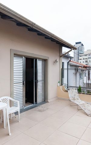Casa de condomínio à venda com 229m², 4 quartos e 2 vagas Casa de condomínio à venda com 229m², 4 quartos e 2 vagasVaranda da Suíte 1