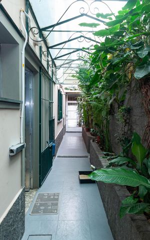 Casa de condomínio à venda com 229m², 4 quartos e 2 vagas Casa de condomínio à venda com 229m², 4 quartos e 2 vagasÁrea Externa