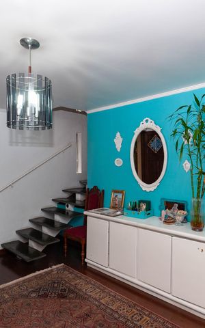 Casa de condomínio à venda com 229m², 4 quartos e 2 vagas Casa de condomínio à venda com 229m², 4 quartos e 2 vagasSala