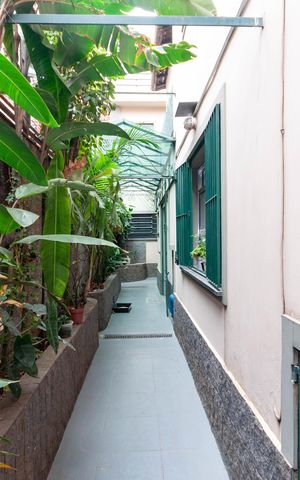 Casa de condomínio à venda com 229m², 4 quartos e 2 vagas Casa de condomínio à venda com 229m², 4 quartos e 2 vagasÁrea Externa