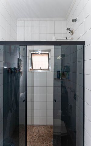 Casa de condomínio à venda com 229m², 4 quartos e 2 vagas Casa de condomínio à venda com 229m², 4 quartos e 2 vagasBanheiro Social