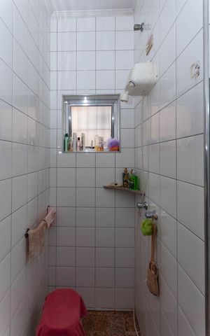 Casa de condomínio à venda com 229m², 4 quartos e 2 vagas Casa de condomínio à venda com 229m², 4 quartos e 2 vagasBanheiro da Suíte 1