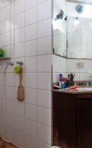 Casa de condomínio à venda com 229m², 4 quartos e 2 vagas Casa de condomínio à venda com 229m², 4 quartos e 2 vagasBanheiro da Suíte 1