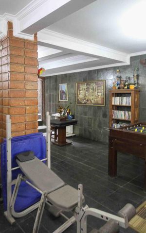 Casa à venda com 450m², 3 quartos e 3 vagas Casa à venda com 450m², 3 quartos e 3 vagasÁrea comum - Salão de festas