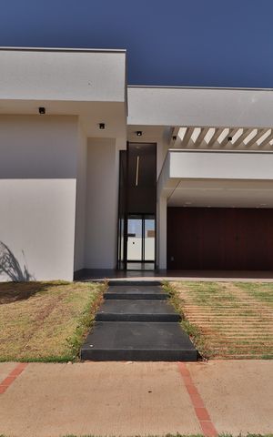 Casa de condomínio para alugar com 212m², 3 quartos e 3 vagasFachada