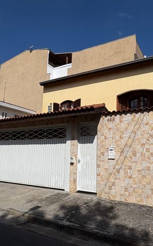 Casa à venda com 147m², 3 quartos e 3 vagas Casa à venda com 147m², 3 quartos e 3 vagasFachada
