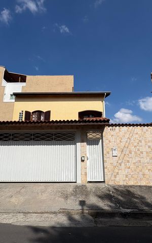 Casa à venda com 147m², 3 quartos e 3 vagas Casa à venda com 147m², 3 quartos e 3 vagasFachada