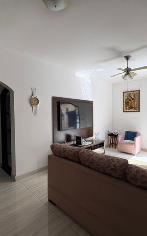 Casa à venda com 147m², 3 quartos e 3 vagas Casa à venda com 147m², 3 quartos e 3 vagasSala