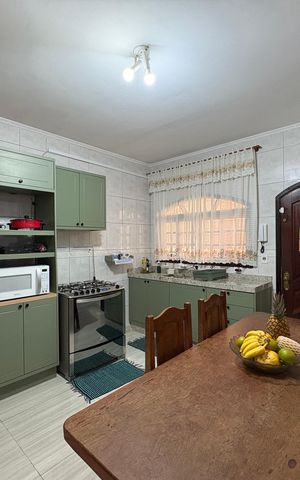 Casa à venda com 147m², 3 quartos e 3 vagas Casa à venda com 147m², 3 quartos e 3 vagasCozinha