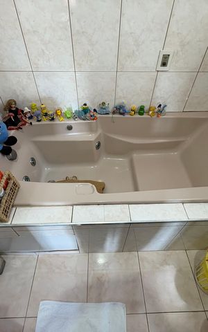 Casa à venda com 147m², 3 quartos e 3 vagas Casa à venda com 147m², 3 quartos e 3 vagasBanheiro da Suíte