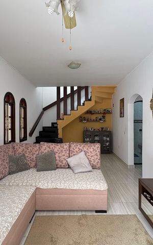 Casa à venda com 147m², 3 quartos e 3 vagas Casa à venda com 147m², 3 quartos e 3 vagasSala