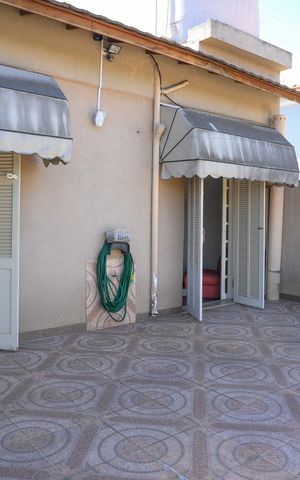 Casa à venda com 195m², 3 quartos e 2 vagas Casa à venda com 195m², 3 quartos e 2 vagasVaranda - Quarto 1 e 2