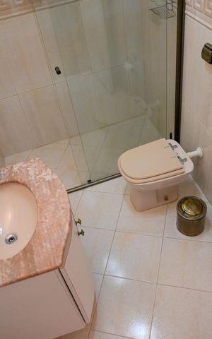 Casa à venda com 195m², 3 quartos e 2 vagas Casa à venda com 195m², 3 quartos e 2 vagasBanheiro Social 1