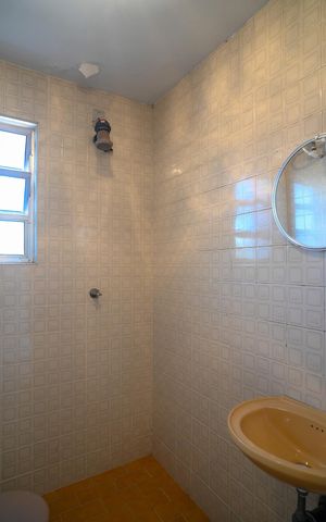 Casa à venda com 195m², 3 quartos e 2 vagas Casa à venda com 195m², 3 quartos e 2 vagasBanheiro de Serviço