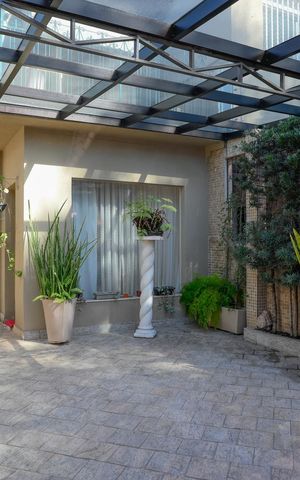 Casa à venda com 195m², 3 quartos e 2 vagas Casa à venda com 195m², 3 quartos e 2 vagasGaragem