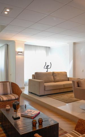 Casa à venda com 195m², 3 quartos e 2 vagas Casa à venda com 195m², 3 quartos e 2 vagasSala