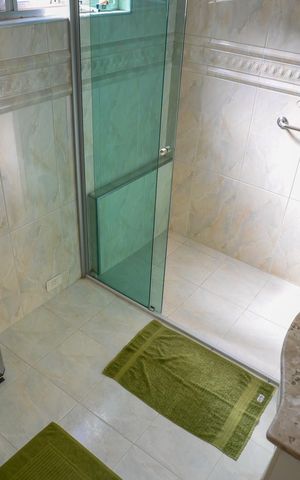 Casa à venda com 195m², 3 quartos e 2 vagas Casa à venda com 195m², 3 quartos e 2 vagasBanheiro Social 2