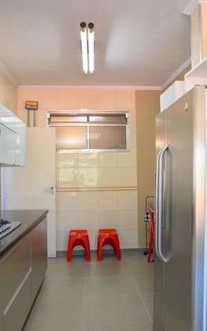 Casa à venda com 195m², 3 quartos e 2 vagas Casa à venda com 195m², 3 quartos e 2 vagasCozinha