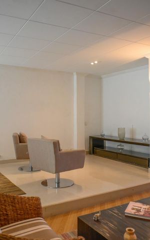 Casa à venda com 195m², 3 quartos e 2 vagas Casa à venda com 195m², 3 quartos e 2 vagasSala