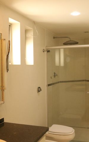 Apartamento à venda com 236m², 3 quartos e 3 vagasBanheiro da Suíte