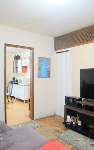 Casa à venda com 240m², 5 quartos e 2 vagasSala