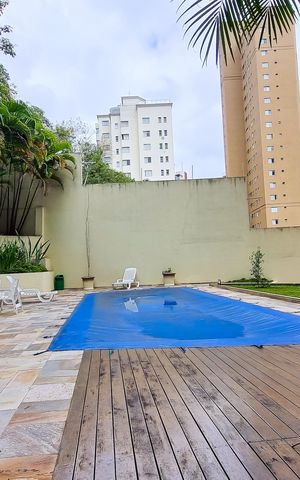 Apartamento à venda com 180m², 3 quartos e 2 vagas Apartamento à venda com 180m², 3 quartos e 2 vagasÁrea comum - Piscina