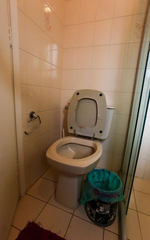 Apartamento à venda com 180m², 3 quartos e 2 vagas Apartamento à venda com 180m², 3 quartos e 2 vagasBanheiro da Suíte 1