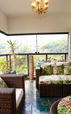 Apartamento à venda com 180m², 3 quartos e 2 vagas Apartamento à venda com 180m², 3 quartos e 2 vagasVaranda da Sala