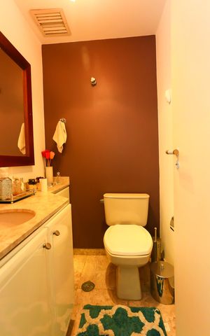 Apartamento à venda com 180m², 3 quartos e 2 vagas Apartamento à venda com 180m², 3 quartos e 2 vagasLavabo