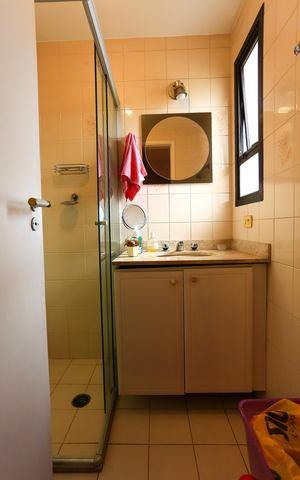 Apartamento à venda com 180m², 3 quartos e 2 vagas Apartamento à venda com 180m², 3 quartos e 2 vagasBanheiro da Suíte 1