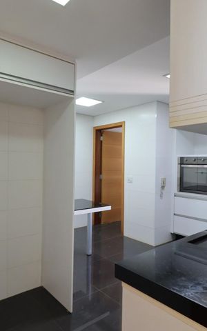Apartamento para alugar com 126m², 3 quartos e 3 vagas Apartamento para alugar com 126m², 3 quartos e 3 vagasCozinha